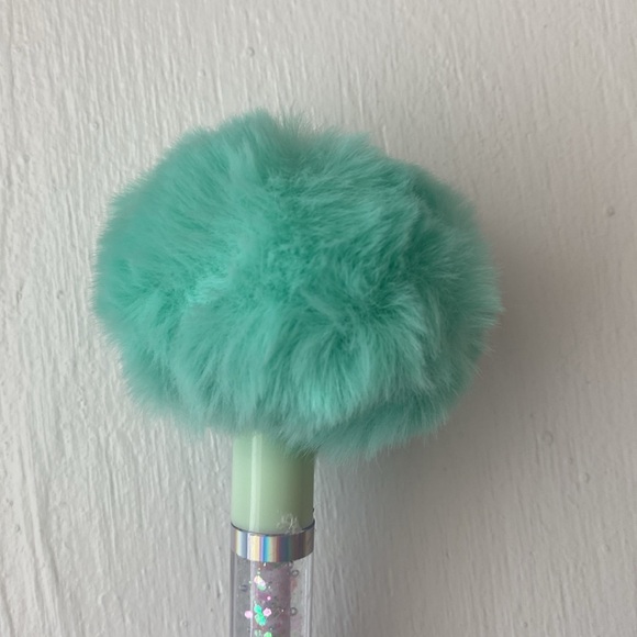 CINNAMON ROLL LIPGLOSS & POM - Picture 4 of 5
